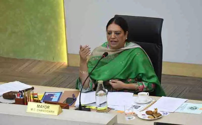 मेयर ने MC के लिए फंड के मुद्दे पर मुख्य सचिव से मुलाकात की मेयर ने MC के लिए फंड के मुद्दे पर मुख्य सचिव से मुलाकात की
