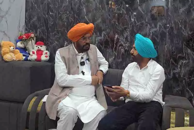 मंत्री Dhaliwal ने 50 लाख रुपए की फिरौती मांगने वाले डॉक्टर से मुलाकात की मंत्री Dhaliwal ने 50 लाख रुपए की फिरौती मांगने वाले डॉक्टर से मुलाकात की