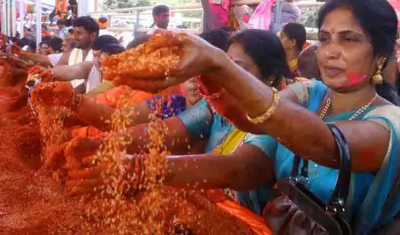 Bhadradri मंदिर में मुथ्याला तालंबरलु बनाने के लिए 100 किलोग्राम मोतियों का उपयोग किया जाता Bhadradri मंदिर में मुथ्याला तालंबरलु बनाने के लिए 100 किलोग्राम मोतियों का उपयोग किया जाता