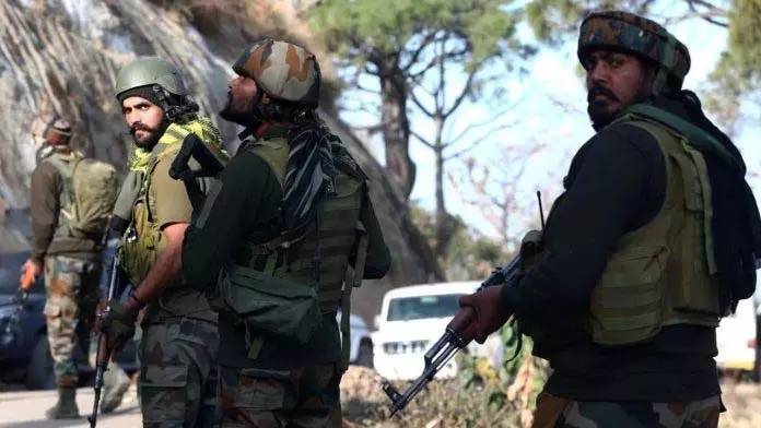 Jammu: बिलावर के ऊपरी इलाकों में फिर गोलीबारी, दूसरे इलाके में तलाशी Jammu: बिलावर के ऊपरी इलाकों में फिर गोलीबारी, दूसरे इलाके में तलाशी