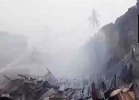 Howrah में थर्मोकोल गोदाम में आग लगने से एक व्यक्ति की मौत, जांच जारी Howrah में थर्मोकोल गोदाम में आग लगने से एक व्यक्ति की मौत, जांच जारी