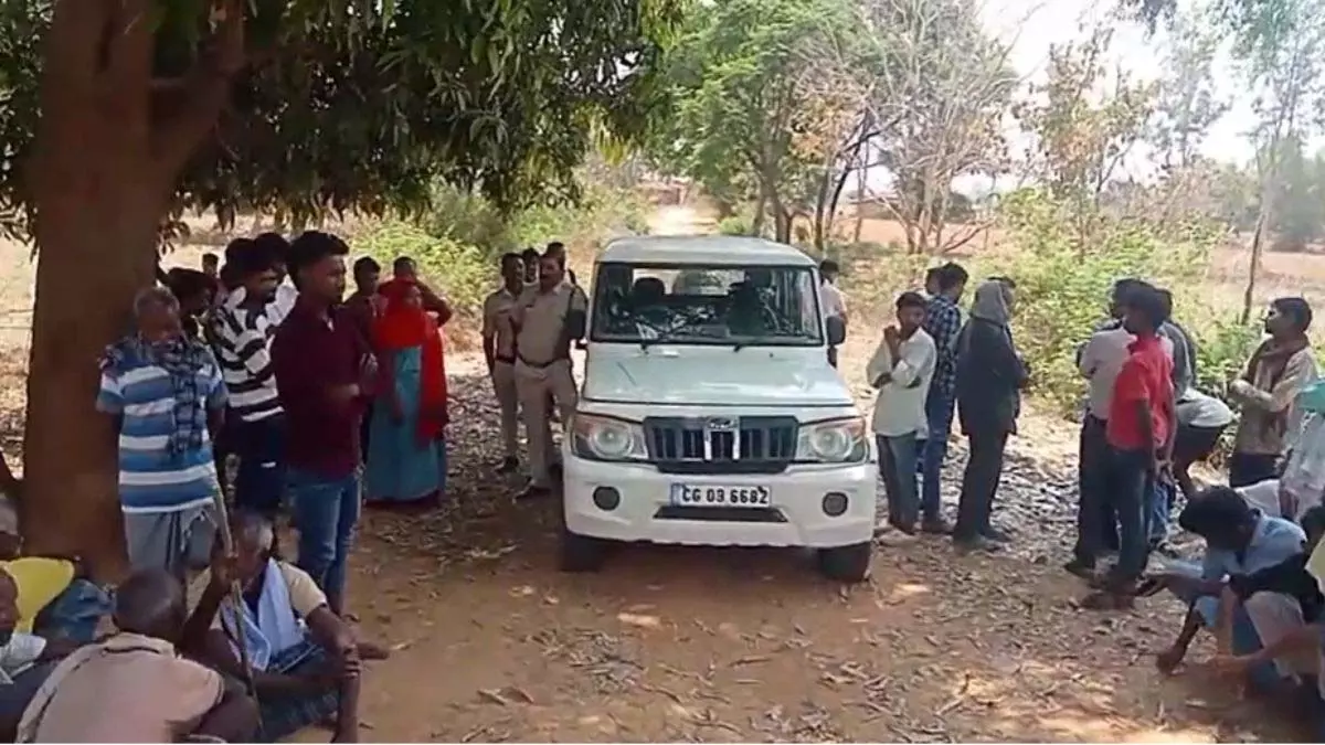 CG: पुलिस पूछताछ के बाद युवक ने लगाई फांसी, परिजनों में मचा कोहराम CG: पुलिस पूछताछ के बाद युवक ने लगाई फांसी, परिजनों में मचा कोहराम