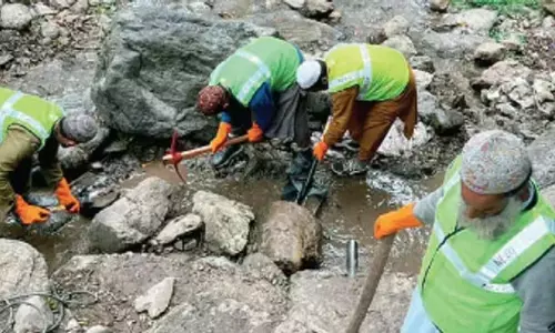 Ganderbal में प्लास्टिक कचरे के खिलाफ सफाई अभियान शुरू Ganderbal में प्लास्टिक कचरे के खिलाफ सफाई अभियान शुरू