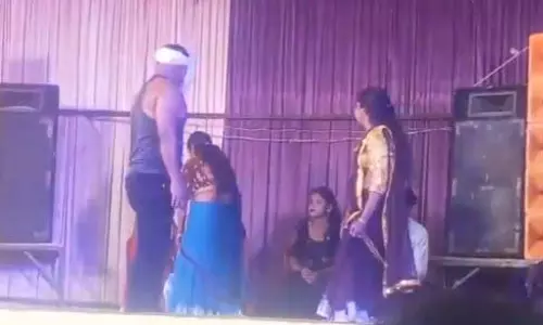 सिपाही के खिलाफ जांच शुरू, बार बालाओं संग ठुमके लगाते वीडियो हो रहा वायरल