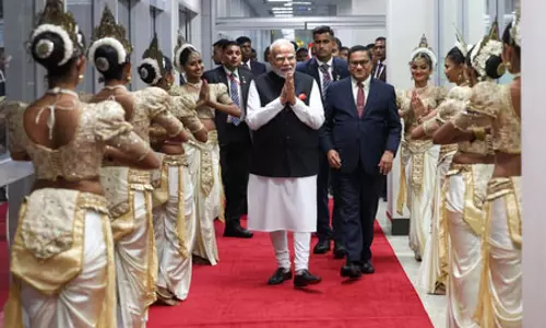 श्रीलंका के मंत्रियों, भारतीय प्रवासियों ने भारी बारिश के बीच कोलंबो में पीएम मोदी का किया भव्य स्वागत