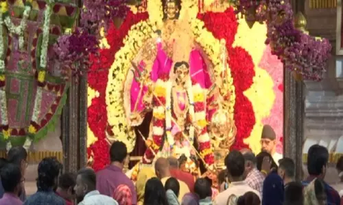 महाअष्टमी पर Chhatarpur के श्री आद्या कात्यायनी शक्तिपीठ में सुबह की आरती की गई महाअष्टमी पर Chhatarpur के श्री आद्या कात्यायनी शक्तिपीठ में सुबह की आरती की गई