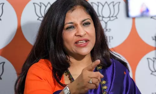 सरदेसाई के खिलाफ मामला: शाजिया इल्मी पर 25 हजार रुपये का जुर्माना सरदेसाई के खिलाफ मामला: शाजिया इल्मी पर 25 हजार रुपये का जुर्माना