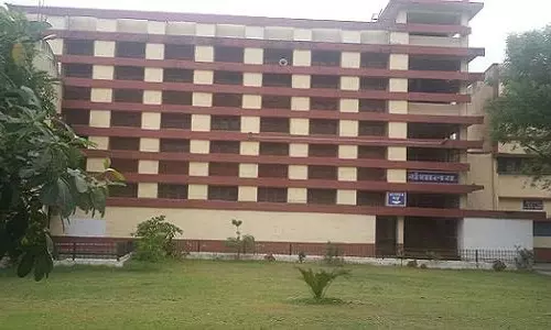 सुबह 7 बजे बांटे प्रश्न पेपर, कॉलेज के कई स्टूडेंट्स परीक्षा देने से चूके सुबह 7 बजे बांटे प्रश्न पेपर, कॉलेज के कई स्टूडेंट्स परीक्षा देने से चूके