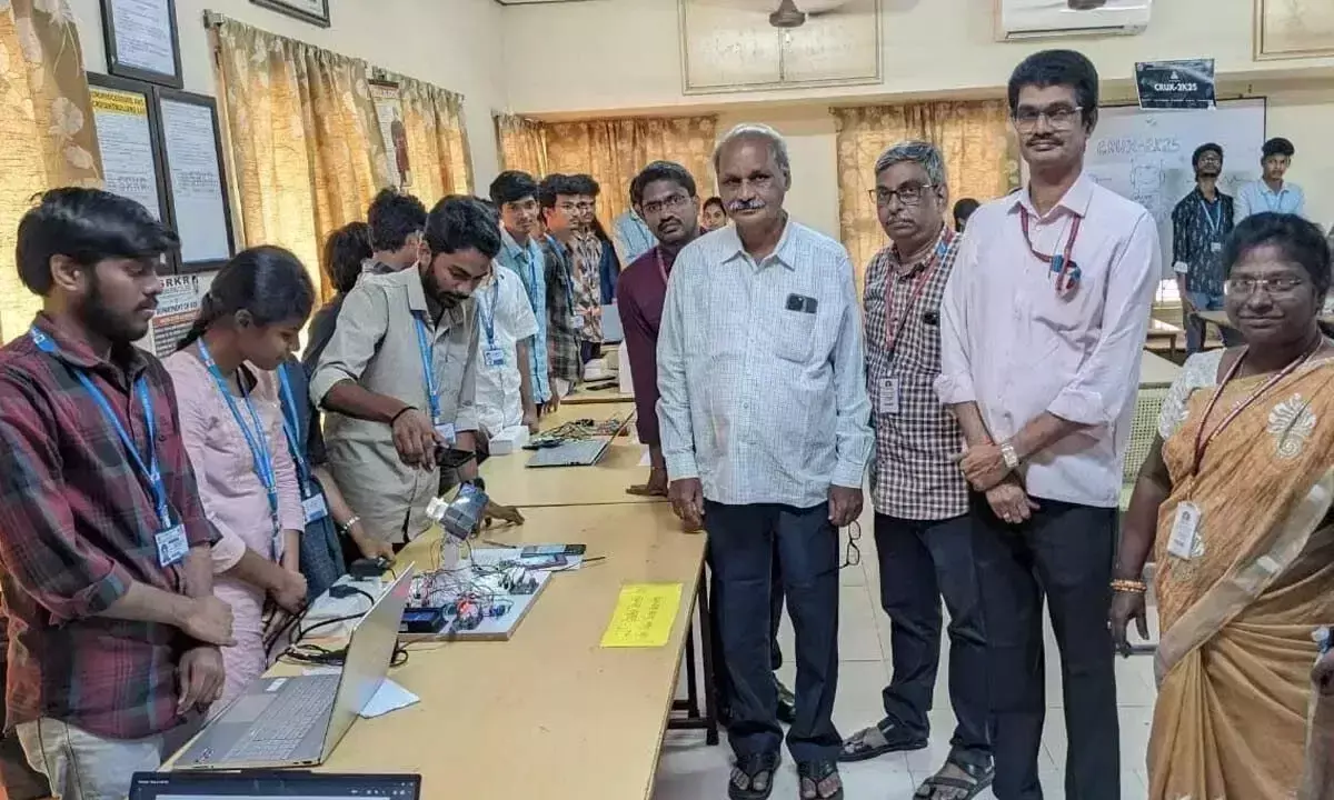इंजीनियरिंग छात्रों को शोध परियोजनाएं शुरू करने की सलाह दी गई इंजीनियरिंग छात्रों को शोध परियोजनाएं शुरू करने की सलाह दी गई