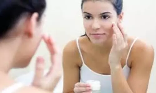 Beauty Tips: गर्मियों में रात को चेहरे पर लगाएं ये खास चीज, सुबह मिलेगी मुलायम त्वचा Beauty Tips: गर्मियों में रात को चेहरे पर लगाएं ये खास चीज, सुबह मिलेगी मुलायम त्वचा