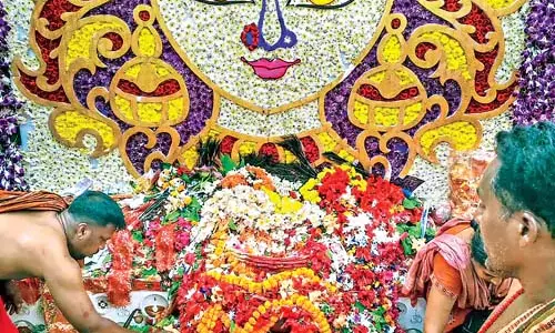 Odisha: भक्तों के जयकारों के बीच प्रसिद्ध ब्रह्मपुरा पेद्दम्मावारु समारोह धूमधाम से शुरू हुआ Odisha: भक्तों के जयकारों के बीच प्रसिद्ध ब्रह्मपुरा पेद्दम्मावारु समारोह धूमधाम से शुरू हुआ