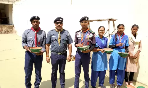 Sikar: भारत स्काउट गाइड के रोवर-रेंजर्स ने लगाए पक्षियों के लिए पानी के परिंडे