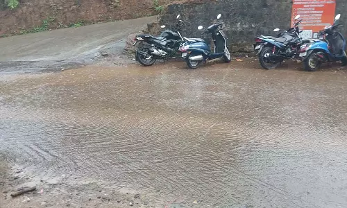 Karnataka: राज्य के कई हिस्सों में बारिश, ठंडी हवाएं चली Karnataka: राज्य के कई हिस्सों में बारिश, ठंडी हवाएं चली