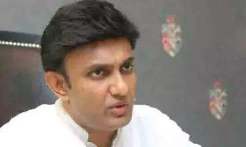 भद्राचलम विधायक ने CPR से बचाई कांग्रेस नेता की जान भद्राचलम विधायक ने CPR से बचाई कांग्रेस नेता की जान