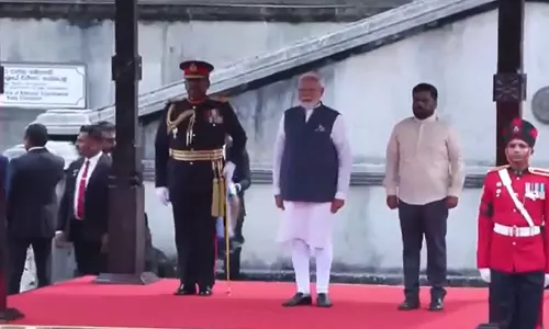 श्रीलंका यात्रा की शुरुआत करते हुए PM Modi का औपचारिक स्वागत किया गया