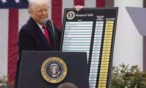 अमेरिकी उपभोक्ताओं-उत्पादकों पर Trump के टैरिफ के प्रभाव पर संपादकीय