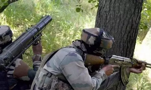Jammu की सीमा में अतिक्रमण करने वाले एक व्यक्ति की गोली मारकर हत्या कर दी गई Jammu की सीमा में अतिक्रमण करने वाले एक व्यक्ति की गोली मारकर हत्या कर दी गई