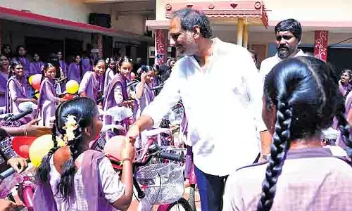 आंध्र सरकार जल्द ही थल्लिकी वंदनम लागू करेगी: Gottipati Ravi Kumar