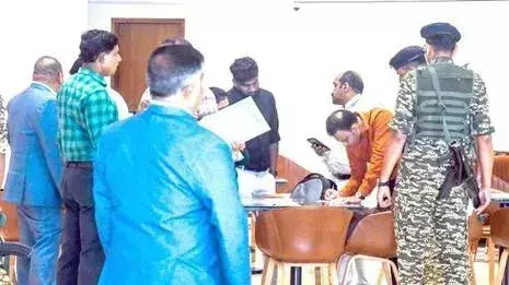 ED ने गोकुलम ग्रुप के दफ्तरों पर छापे मारे, गोकुलम गोपालन से पूछताछ की ED ने गोकुलम ग्रुप के दफ्तरों पर छापे मारे, गोकुलम गोपालन से पूछताछ की