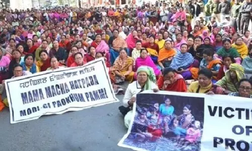 Manipur conflict: गृह मंत्रालय, मैतेई और कुकी-जो के साथ पहली त्रिपक्षीय वार्ता कल Manipur conflict: गृह मंत्रालय, मैतेई और कुकी-जो के साथ पहली त्रिपक्षीय वार्ता कल
