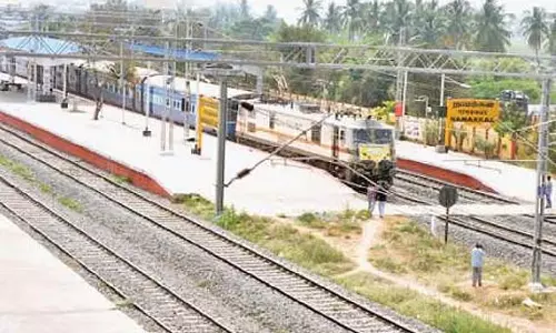 Tamil Nadu: रेलगाड़ी जो पापनासम रेलवे स्टेशन पर रुके बिना ही चली गई