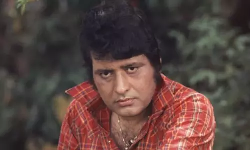 मनोज कुमार को परिवार और दोस्तों ने दी अंतिम श्रद्धांजलि मनोज कुमार को परिवार और दोस्तों ने दी अंतिम श्रद्धांजलि
