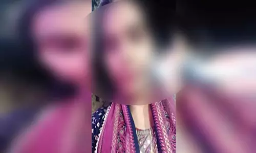 युवती ने किया सुसाइड, लिखा- इसे मत छोड़ना...जानें पूरा मामला युवती ने किया सुसाइड, लिखा- इसे मत छोड़ना...जानें पूरा मामला