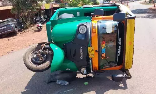 Kerala: कार की टक्कर से ऑटो चालक गंभीर रूप से घायल