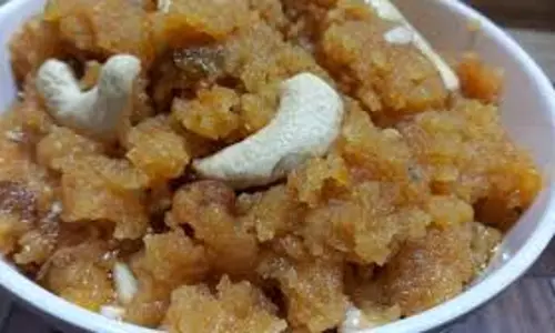 बनाइए स्पेशल अवसर पर झटपट Moong Dal Halwa
