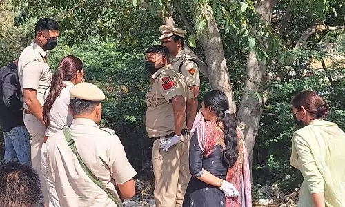 Faridabad में सनसनीखेज मामला: गांव के पास महिला के धड़ से भरा सूटकेस मिला