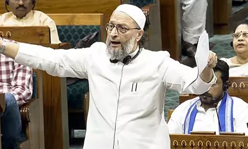 कांग्रेस सांसद, ओवैसी वक्फ बिल की वैधता के खिलाफ सुप्रीम कोर्ट पहुंचे कांग्रेस सांसद, ओवैसी वक्फ बिल की वैधता के खिलाफ सुप्रीम कोर्ट पहुंचे
