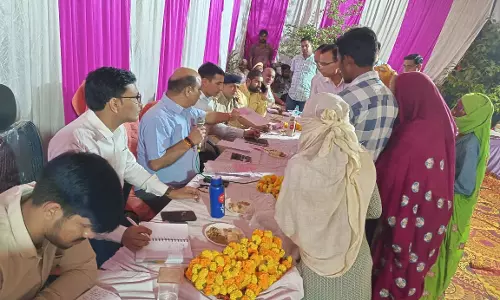 Khairthal-Tijara: ग्राम पंचायत तरवाला के रात्रि चौपाल में जिला कलेक्टर ने सुनी Khairthal-Tijara: ग्राम पंचायत तरवाला के रात्रि चौपाल में जिला कलेक्टर ने सुनी