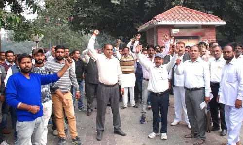 Haryana : व्याख्या क्यों कुछ संविदा कर्मचारियों की नौकरी जाने वाली है