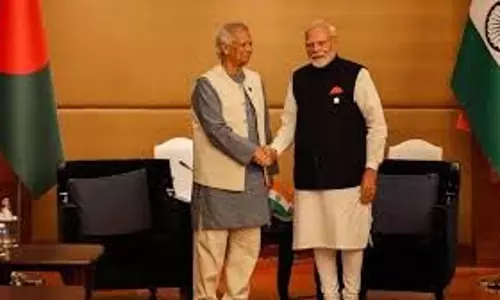 मोदी ने बैंकॉक में बांग्लादेश के मुख्य सलाहकार यूनुस से मुलाकात की मोदी ने बैंकॉक में बांग्लादेश के मुख्य सलाहकार यूनुस से मुलाकात की
