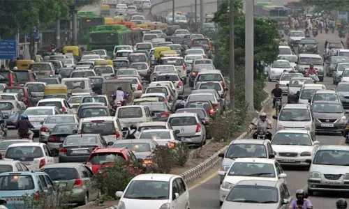 Delhi: प्रदूषण नियंत्रण के लिए बाहरी वाहनों की निगरानी बढ़ाई जाएगी: परिवहन मंत्री डॉ. पंकज सिंह Delhi: प्रदूषण नियंत्रण के लिए बाहरी वाहनों की निगरानी बढ़ाई जाएगी: परिवहन मंत्री डॉ. पंकज सिंह