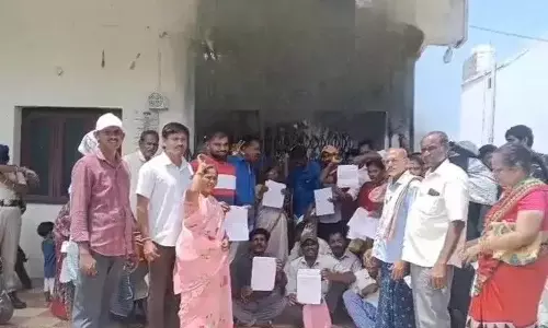 ग्राहकों ने वारंगल में रायपर्थी SBI शाखा पर ताला जड़ दिया