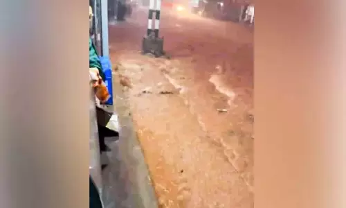 मराडी में जलभराव एक समस्या है; दुकानें जलमग्न