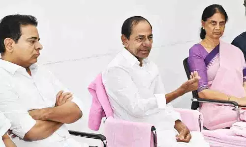 KCR ने हैदराबाद, रंगारेड्डी जिलों के BRS नेताओं के साथ तैयारी बैठक की