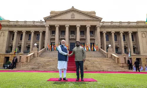 पीएम मोदी की यात्रा: भारत-श्रीलंका के बीच रक्षा सहयोग सहित कई महत्वपूर्ण समझौतों पर हस्ताक्षर पीएम मोदी की यात्रा: भारत-श्रीलंका के बीच रक्षा सहयोग सहित कई महत्वपूर्ण समझौतों पर हस्ताक्षर
