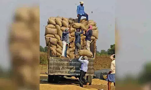 पूर्ववर्ती Karimnagar में कई स्थानों पर चावल का वितरण ठप