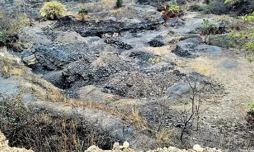 Odisha के सुंदरगढ़ जंगल में अवैध कोयला खदानों का पता चला Odisha के सुंदरगढ़ जंगल में अवैध कोयला खदानों का पता चला