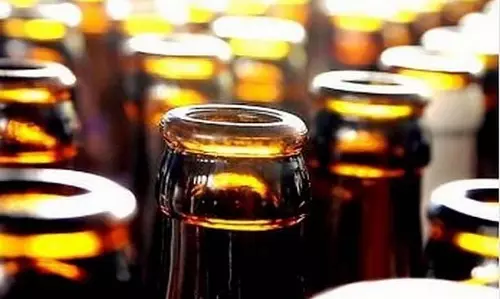 Odisha में टिकट बुक करने के लिए रिश्वत के तौर पर शराब लेने के आरोप में रेलवे कर्मचारी निलंबित