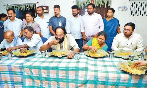 राज्य सरकार का लक्ष्य सभी गरीबों को चावल उपलब्ध कराना है: मंत्री उत्तम कुमार रेड्डी
