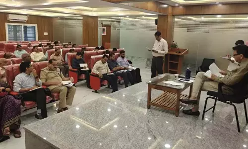 BBMP प्रमुख ने अधिकारियों को फील्ड वर्क करने का निर्देश दिया BBMP प्रमुख ने अधिकारियों को फील्ड वर्क करने का निर्देश दिया
