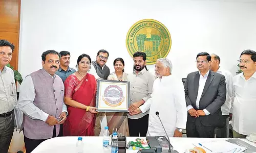 CM Revanth Reddy : बेहतर शिक्षा प्रणाली के लिए नीति दस्तावेज तैयार करने का निर्देश दिया