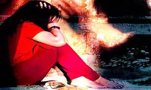 Bengaluru: लड़की से बलात्कार के आरोप में बैडमिंटन कोच गिरफ्तार Bengaluru: लड़की से बलात्कार के आरोप में बैडमिंटन कोच गिरफ्तार