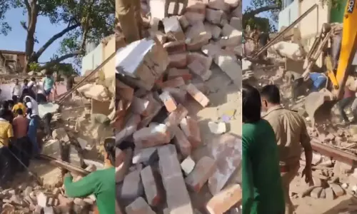 BREAKING: आगरा में निर्माणाधीन इमारत ढही, कई लोगों के फंसे होने की आशंका