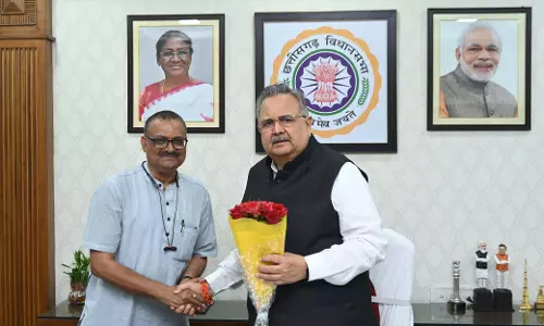 साहित्य अकादमी के नए अध्यक्ष शशांक शर्मा को डॉ. रमन सिंह ने दी बधाई साहित्य अकादमी के नए अध्यक्ष शशांक शर्मा को डॉ. रमन सिंह ने दी बधाई