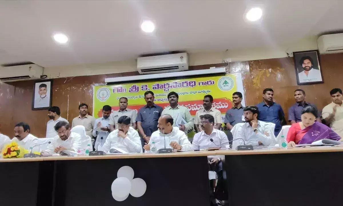 Andhra: आवास परियोजनाओं को शीघ्र पूरा करें: मंत्री कोलुसु