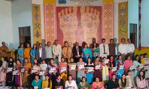 Himachal: 36 बालिकाओं को स्वरोजगार किट वितरित
